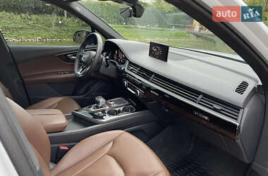 Внедорожник / Кроссовер Audi Q7 2016 в 