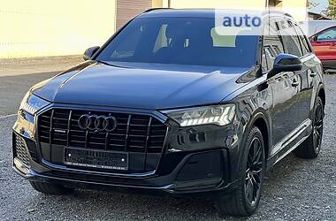 Позашляховик / Кросовер Audi Q7 2021 в 
