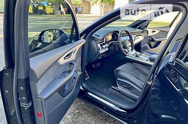 Позашляховик / Кросовер Audi Q7 2021 в 