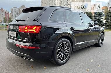 Внедорожник / Кроссовер Audi Q7 2016 в 