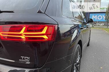 Внедорожник / Кроссовер Audi Q7 2016 в 
