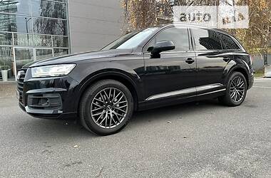 Внедорожник / Кроссовер Audi Q7 2016 в 