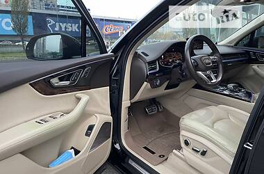 Внедорожник / Кроссовер Audi Q7 2016 в 