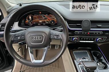 Внедорожник / Кроссовер Audi Q7 2016 в 