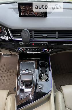 Внедорожник / Кроссовер Audi Q7 2016 в 