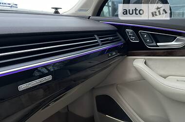 Внедорожник / Кроссовер Audi Q7 2016 в 