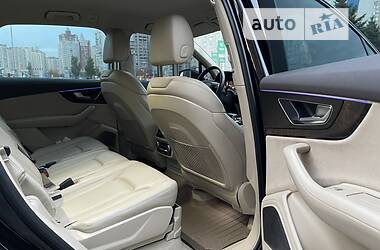 Внедорожник / Кроссовер Audi Q7 2016 в 