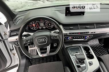 Внедорожник / Кроссовер Audi Q7 2016 в 
