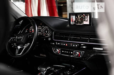 Внедорожник / Кроссовер Audi Q7 2015 в 