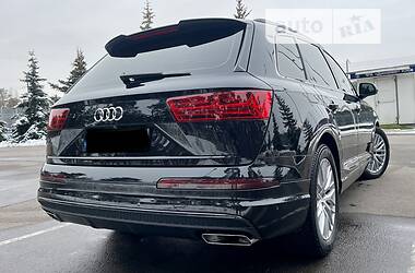 Внедорожник / Кроссовер Audi Q7 2017 в 
