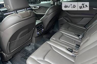 Внедорожник / Кроссовер Audi Q7 2017 в 
