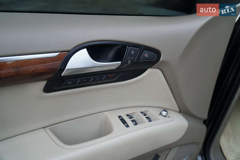 Позашляховик / Кросовер Audi Q7 2014 в Чернівцях