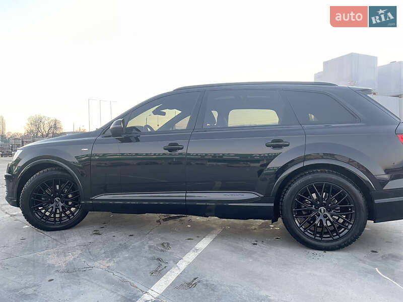 Позашляховик / Кросовер Audi Q7 2018 в Миколаєві