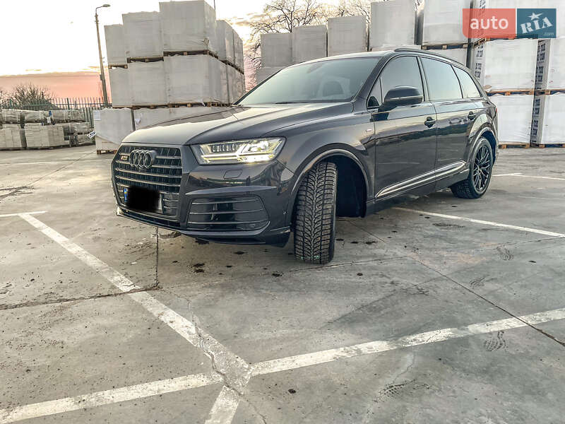 Позашляховик / Кросовер Audi Q7 2018 в Миколаєві