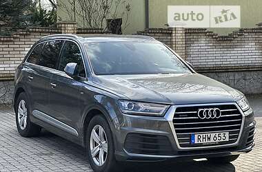 Внедорожник / Кроссовер Audi Q7 2016 в 