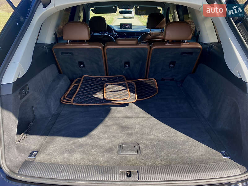 Внедорожник / Кроссовер Audi Q7 2015 в Хусте