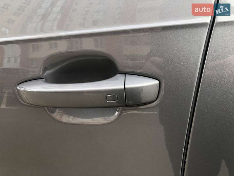 Позашляховик / Кросовер Audi Q7 2016 в Києві