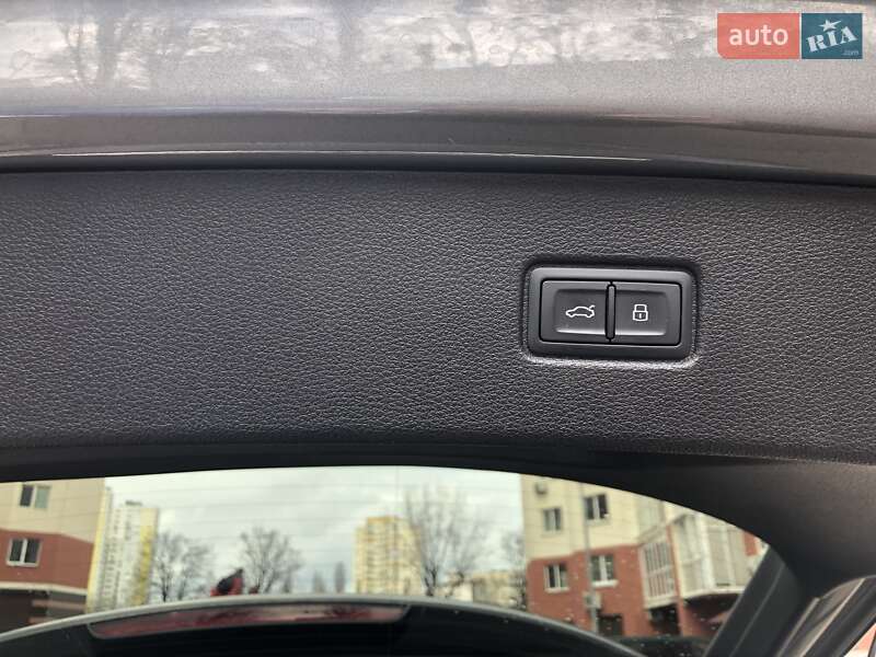 Позашляховик / Кросовер Audi Q7 2016 в Києві