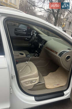 Внедорожник / Кроссовер Audi Q7 2013 в 