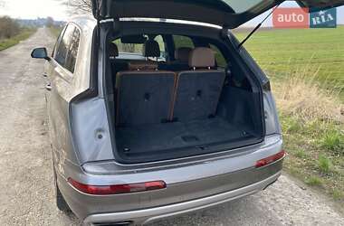 Позашляховик / Кросовер Audi Q7 2017 в 