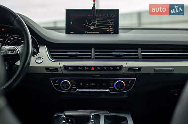 Позашляховик / Кросовер Audi Q7 2016 в 