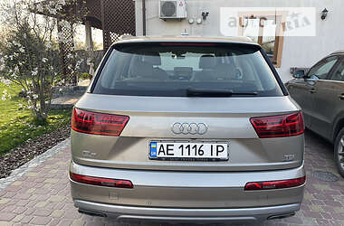 Внедорожник / Кроссовер Audi Q7 2016 в 