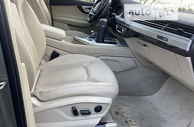 Внедорожник / Кроссовер Audi Q7 2016 в 