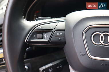 Внедорожник / Кроссовер Audi Q7 2017 в 