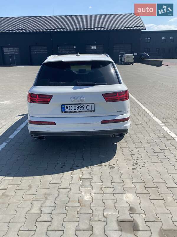 Внедорожник / Кроссовер Audi Q7 2016 в Луцке