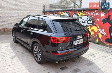 Внедорожник / Кроссовер Audi Q7 2017 в 