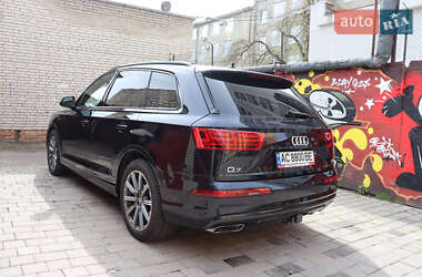 Внедорожник / Кроссовер Audi Q7 2017 в 