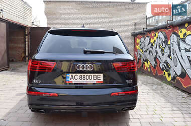 Внедорожник / Кроссовер Audi Q7 2017 в 