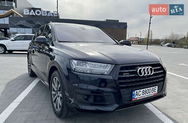 Внедорожник / Кроссовер Audi Q7 2017 в 