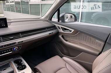 Внедорожник / Кроссовер Audi Q7 2018 в 