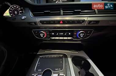 Позашляховик / Кросовер Audi Q7 2017 в 