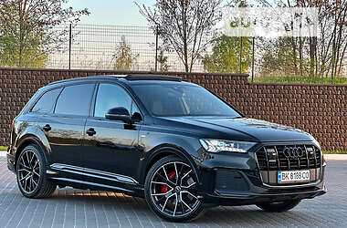 Внедорожник / Кроссовер Audi Q7 2022 в Ровно