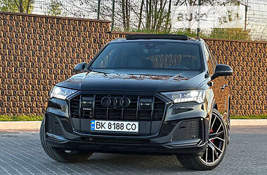 Внедорожник / Кроссовер Audi Q7 2022 в Ровно