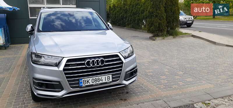 Позашляховик / Кросовер Audi Q7 2018 в Львові
