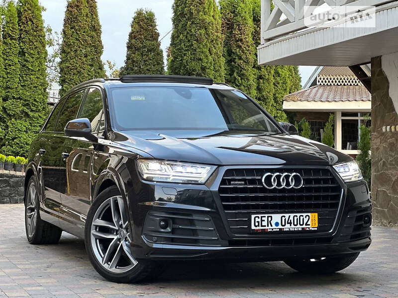 Внедорожник / Кроссовер Audi Q7 2017 в 