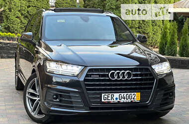 Внедорожник / Кроссовер Audi Q7 2017 в 