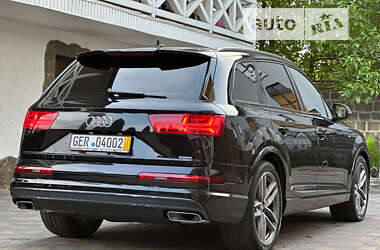 Внедорожник / Кроссовер Audi Q7 2017 в 