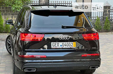 Внедорожник / Кроссовер Audi Q7 2017 в 