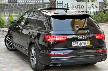Внедорожник / Кроссовер Audi Q7 2017 в 