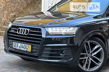 Внедорожник / Кроссовер Audi Q7 2017 в 