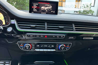 Внедорожник / Кроссовер Audi Q7 2017 в 