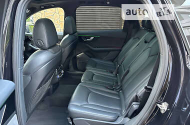 Внедорожник / Кроссовер Audi Q7 2017 в 