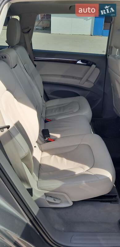Позашляховик / Кросовер Audi Q7 2011 в Романіву