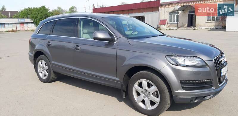 Позашляховик / Кросовер Audi Q7 2011 в Романіву