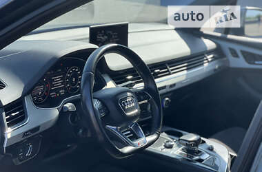 Позашляховик / Кросовер Audi Q7 2016 в 