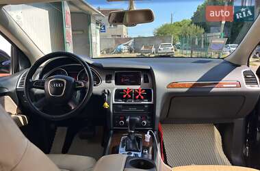 Внедорожник / Кроссовер Audi Q7 2010 в 